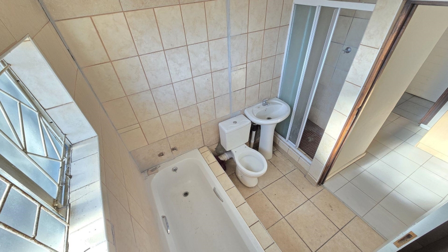 11 Bedroom Property for Sale in Brandwag Free State